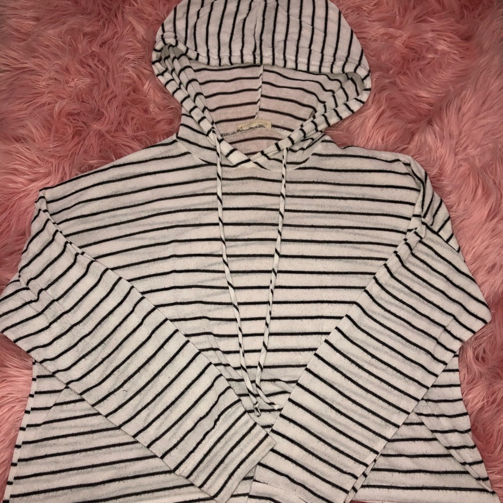 Cropped light hooded sweater
